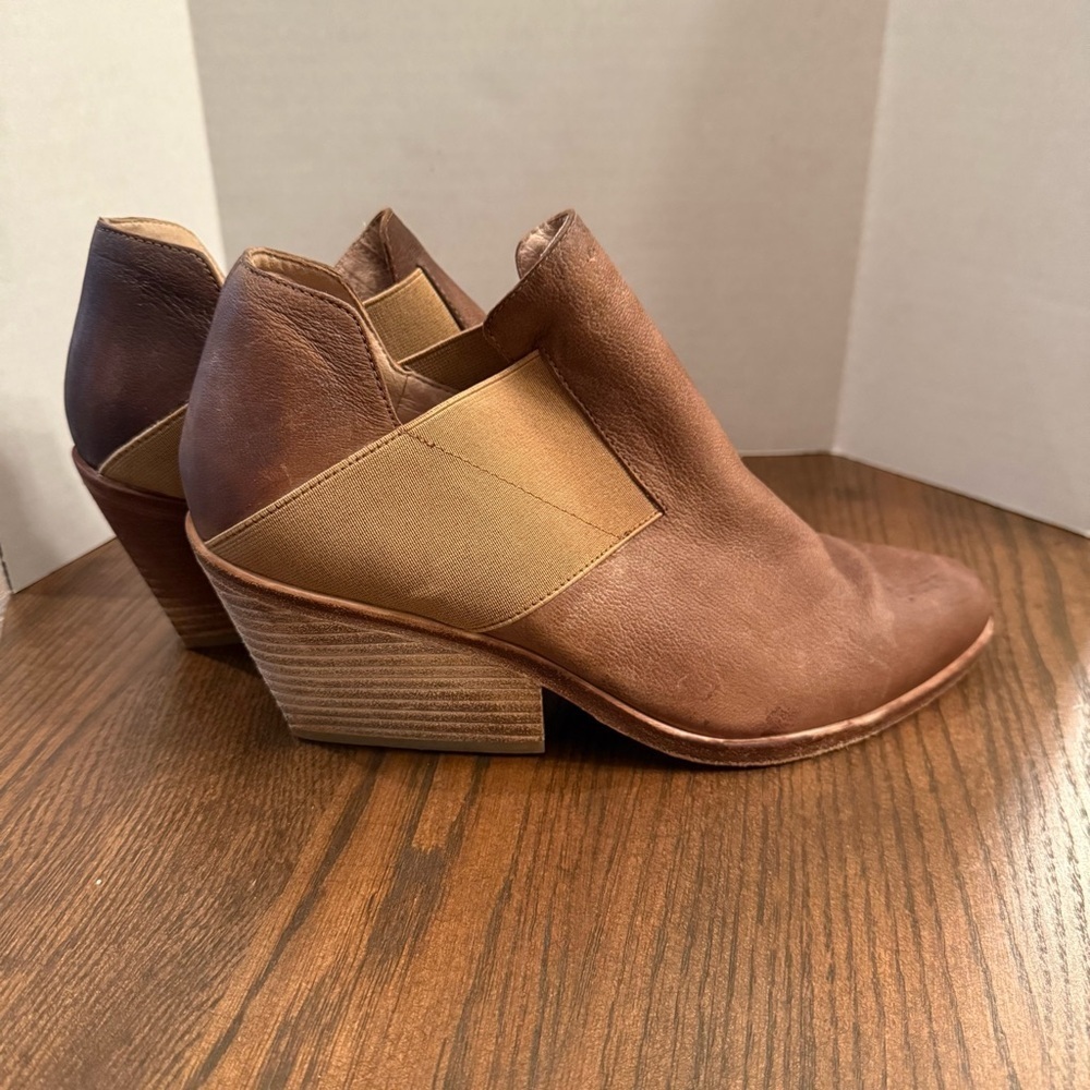 Eileen Fisher Brown Ankle Booties. Size 8